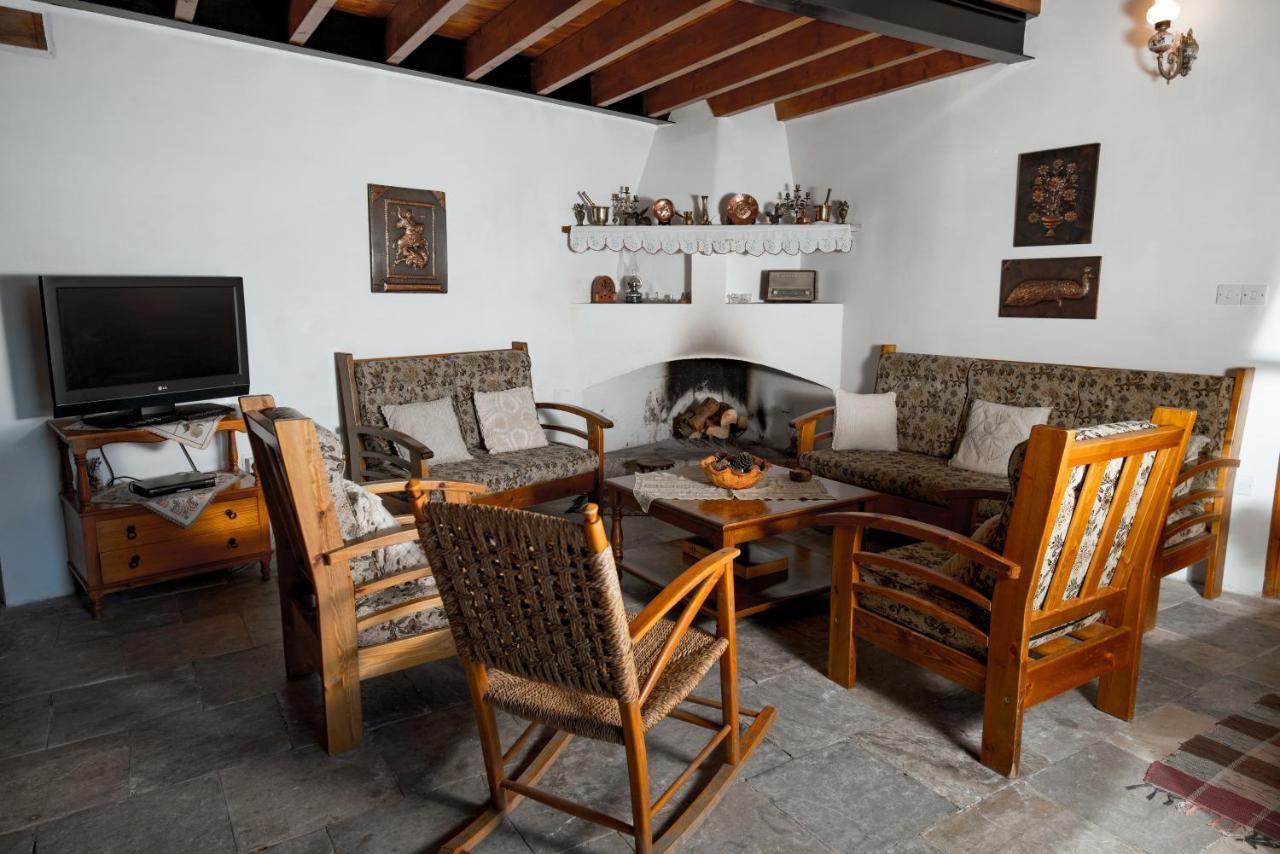 Constantias Stone Houses Lofou Dış mekan fotoğraf