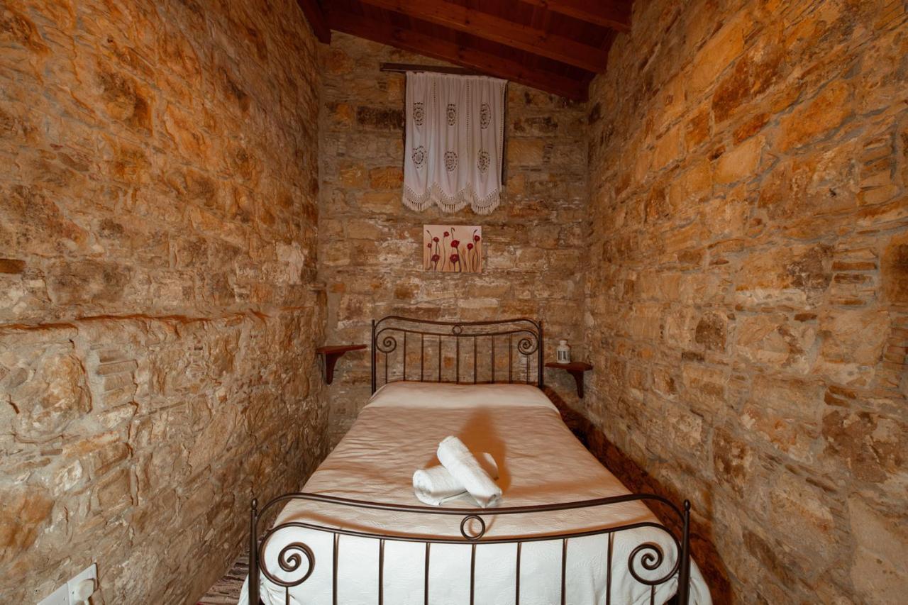 Constantias Stone Houses Lofou Dış mekan fotoğraf