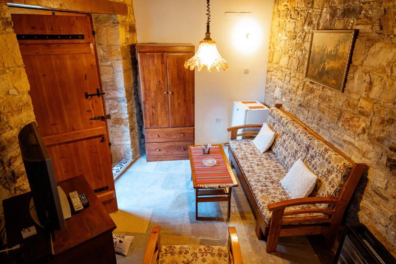 Constantias Stone Houses Lofou Dış mekan fotoğraf