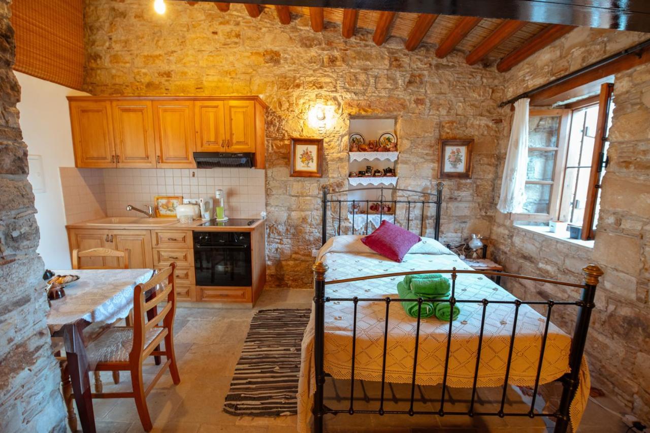 Constantias Stone Houses Lofou Dış mekan fotoğraf